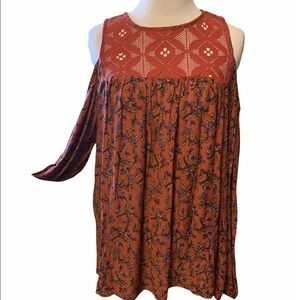 Xhilaration cold shoulder top, floral and lace